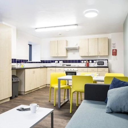 Small Double Ensuite Room Next To The City Centre Leeds  Exteriér fotografie